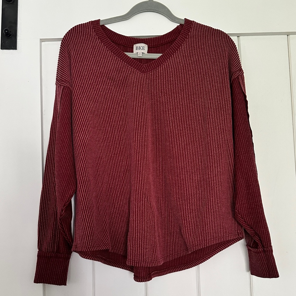 BKE Women's Long Sleeve Ribbed Burgundy Top